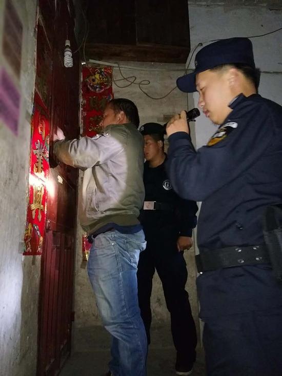 衢州粗心妈妈误将幼女锁家中 