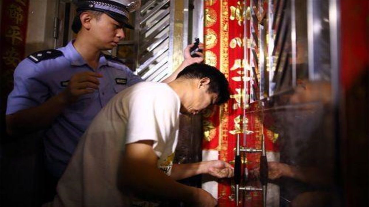 衢州请开锁师傅开了锁后，师傅